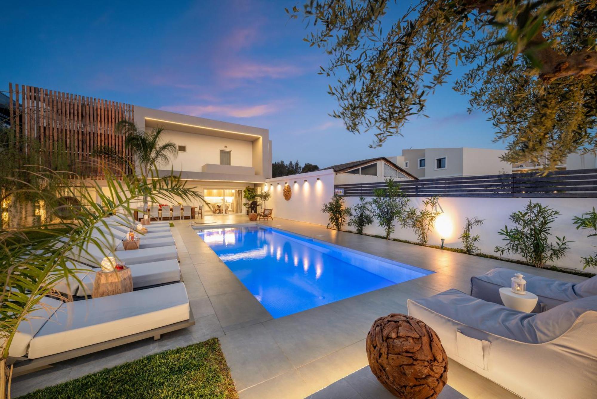 Hypnosis Beachside Villa With Private Heated Pool Georgioupoli Eksteriør billede